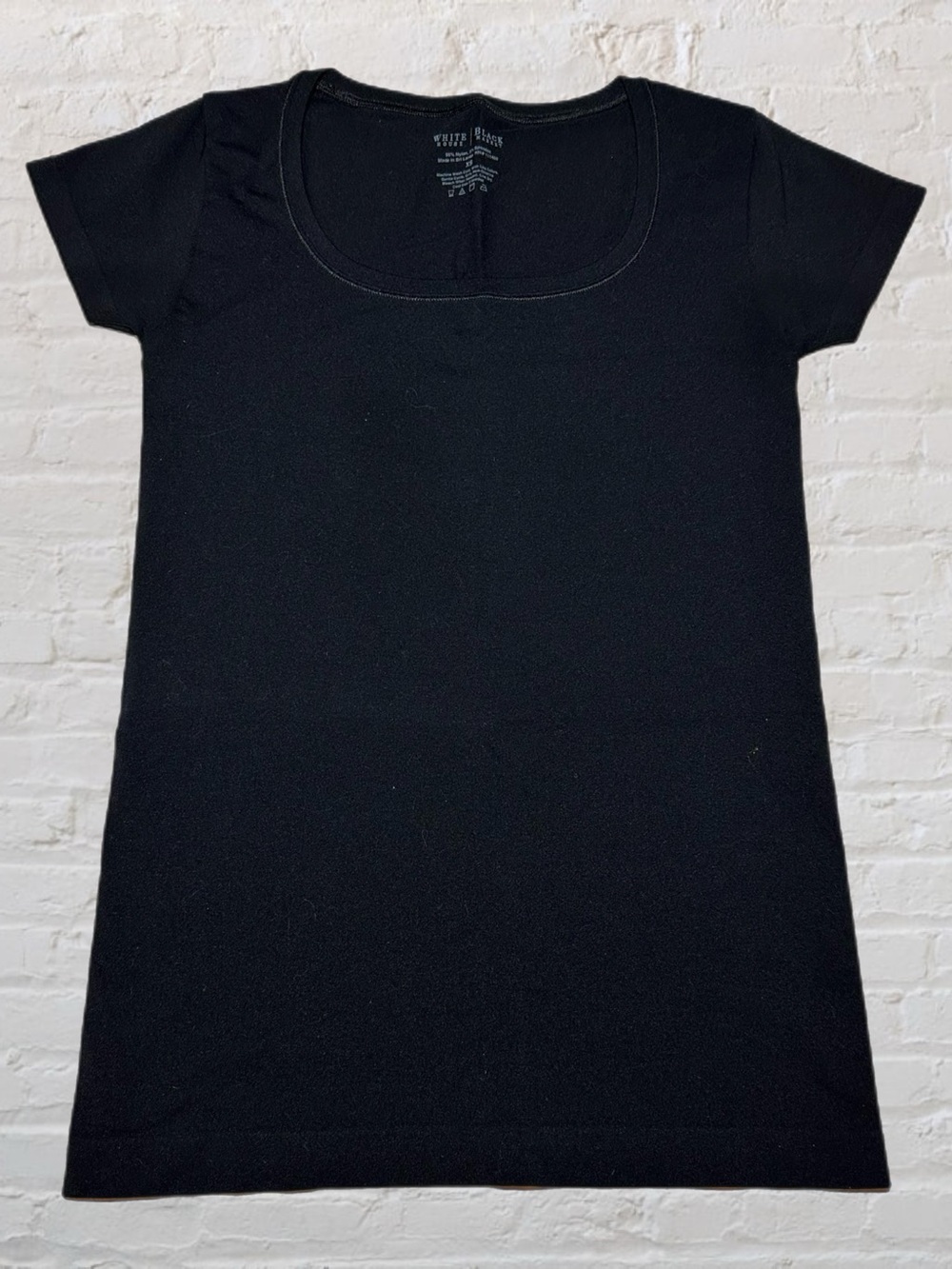 White House Black Market Black Scoop Neck Short Sleeve Tee in Women’s Size XS